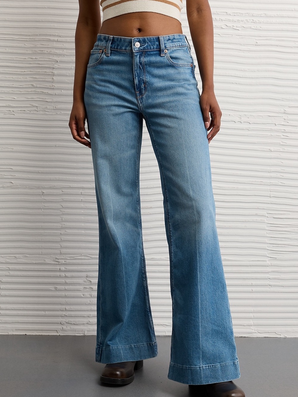 AE Stretch High-Waisted
Flare Jean